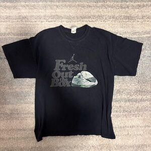black shirt with jordan fresh out the box graphic